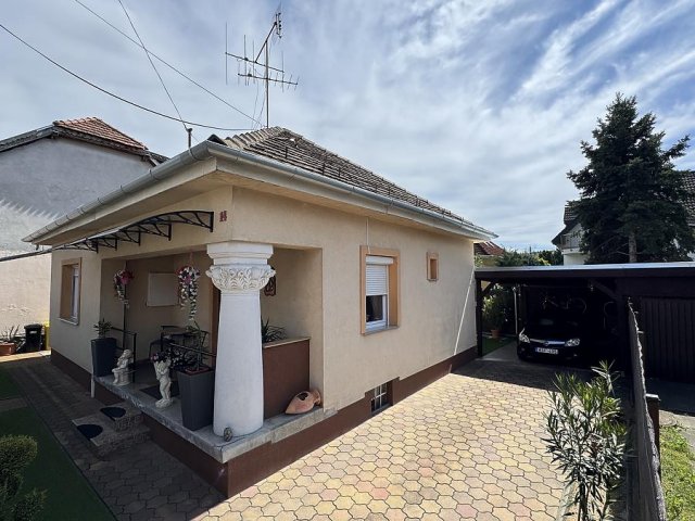 Eladó családi ház, Budakalászon 92.9 M Ft, 3 szobás