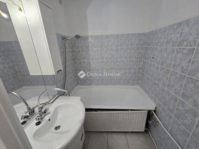 Eladó panellakás, Székesfehérvárott 49.5 M Ft, 2 szobás