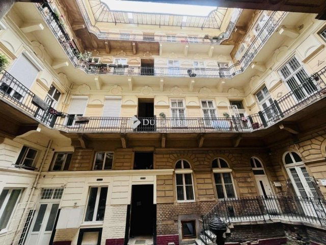 Eladó téglalakás, Budapesten, VI. kerületben 95 M Ft, 2 szobás