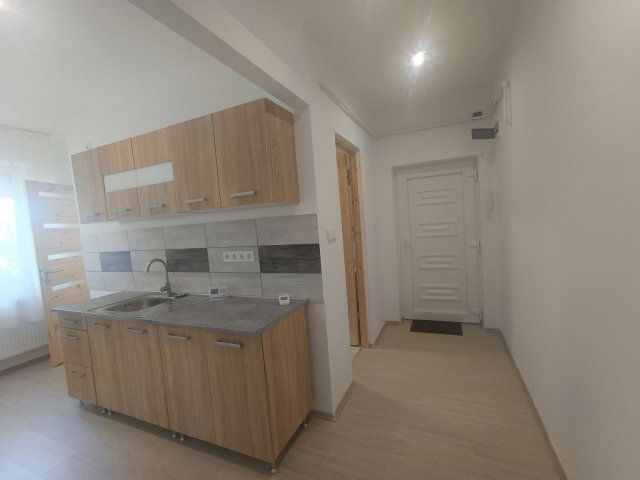 Kiadó téglalakás, albérlet, Komlón 100 E Ft / hó, 1 szobás