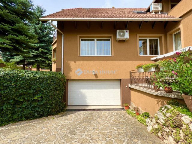 Eladó családi ház, Balatonalmádiban 239 M Ft, 11 szobás