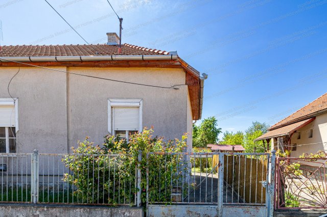 Eladó családi ház, Miskolcon 29.99 M Ft, 5 szobás