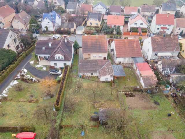 Eladó családi ház, Vácon 99.99 M Ft, 7 szobás