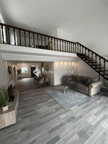 Eladó sorház, Pécsett, Vándor utcában 89.9 M Ft, 5 szobás