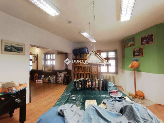Eladó családi ház, Szekszárdon, Dózsa György utcában 129 M Ft