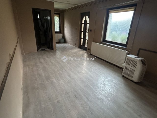 Eladó családi ház, Székesfehérvárott 71.99 M Ft, 6 szobás