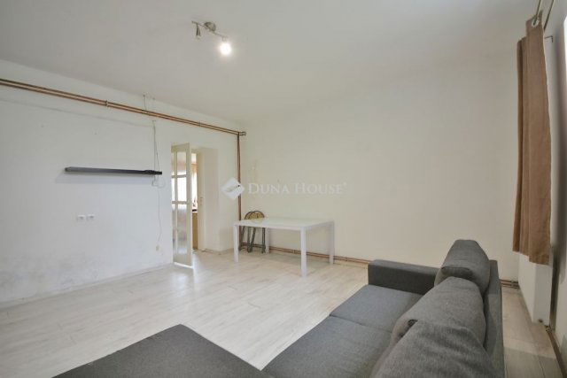 Eladó családi ház, Monoron 32.9 M Ft, 2 szobás