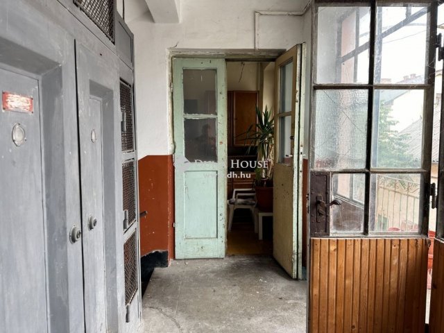 Eladó családi ház, Budapesten, XIV. kerületben 400 M Ft