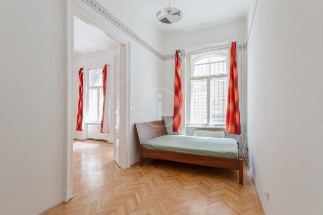 Eladó téglalakás, Budapesten, VI. kerületben 81.5 M Ft