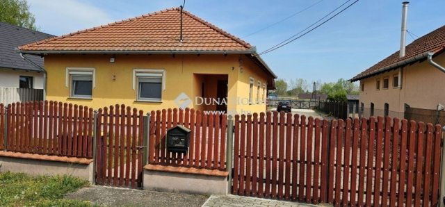 Eladó családi ház, Tápiószecsőn 64.9 M Ft, 3 szobás