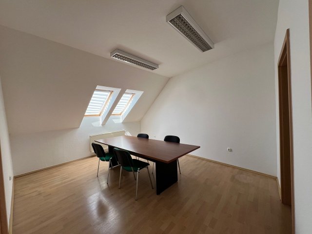 Eladó üzlethelyiség, Nyíregyházán 97 M Ft