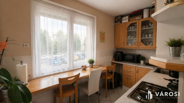 Eladó panellakás, Szombathelyen 43.9 M Ft, 3 szobás