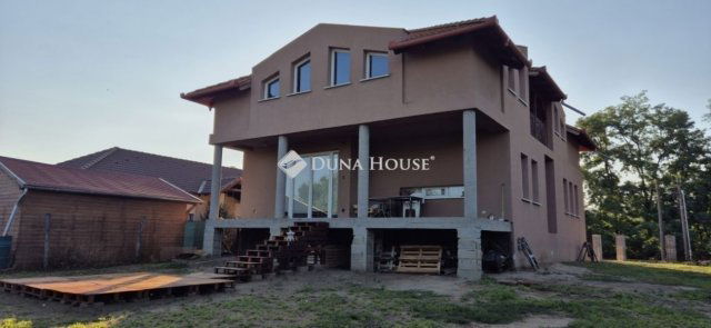 Eladó családi ház, Monoron 164.9 M Ft, 5 szobás