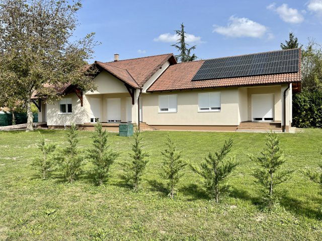 Eladó családi ház, Balatonszentgyörgyön 149.48 M Ft, 4 szobás