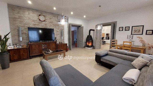 Eladó családi ház, Kisújszálláson 62 M Ft, 3 szobás