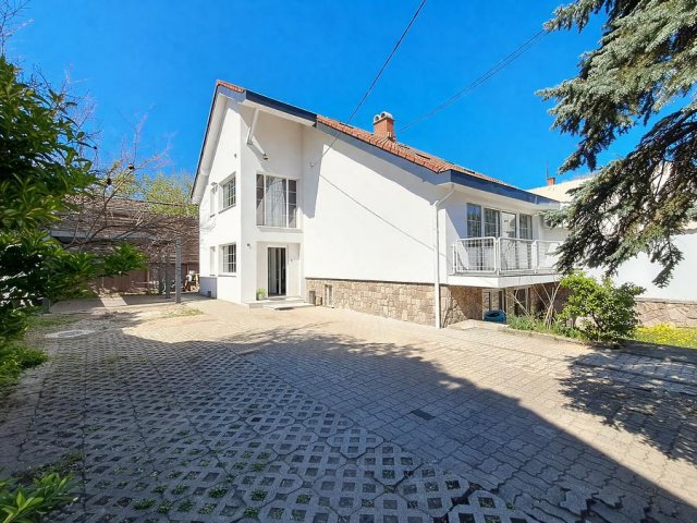 Eladó családi ház, Budapesten, XV. kerületben 179.9 M Ft