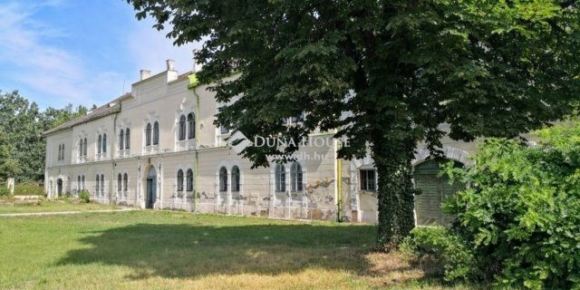 Eladó családi ház, Baján 350 M Ft, 1 szobás