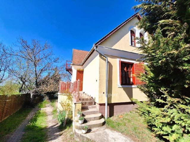 Eladó családi ház, Balatonkenesén 109 M Ft, 5 szobás