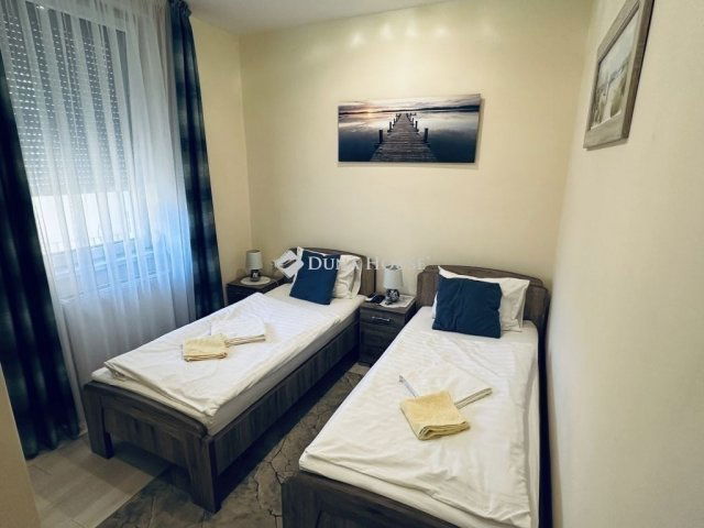 Eladó téglalakás, Szegeden 90 M Ft, 4 szobás