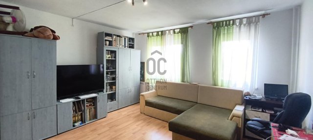 Eladó panellakás, Veszprémben 41.9 M Ft, 2 szobás