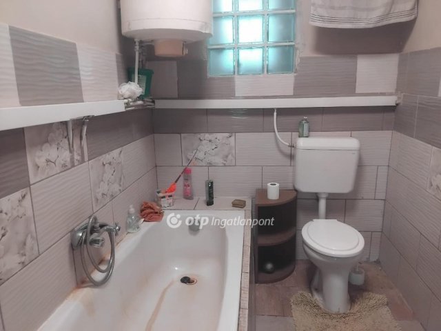Eladó családi ház, Tiszavasváriban 13 M Ft, 2 szobás