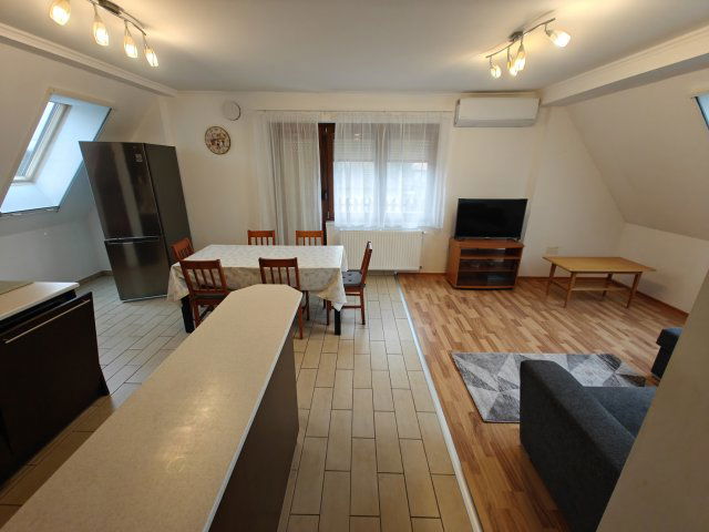 Kiadó téglalakás, albérlet, Gödöllőn 250 E Ft / hó, 3 szobás