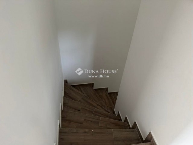 Eladó ikerház, Gödön 245 M Ft, 10 szobás / költözzbe.hu