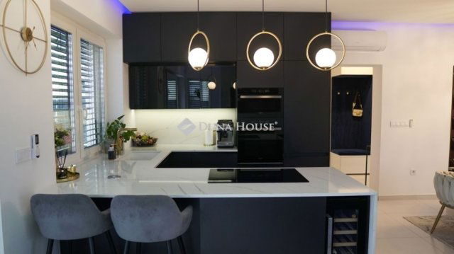 Eladó családi ház, Debrecenben 215 M Ft, 4 szobás