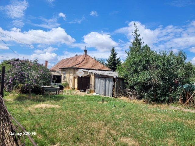 Eladó családi ház, Vecsésen 57.9 M Ft, 2 szobás