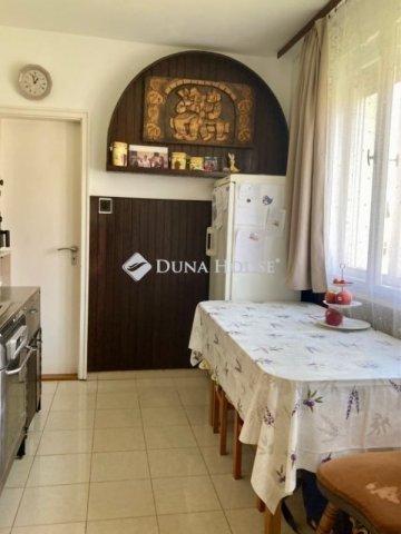 Eladó családi ház, Pécsett 105 M Ft, 4 szobás