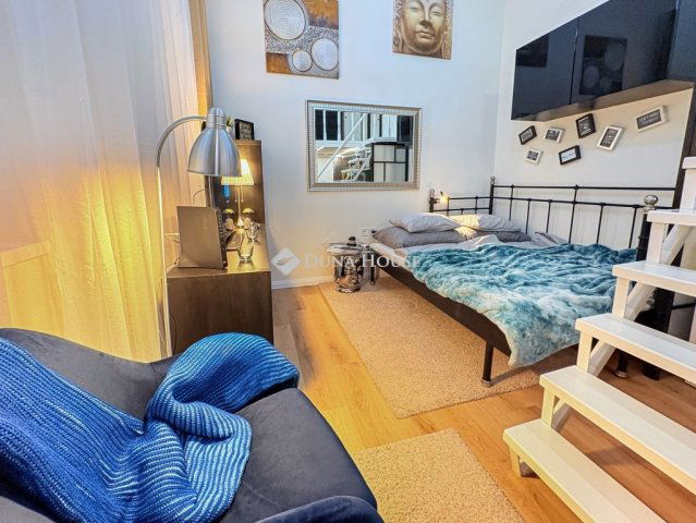 Eladó téglalakás, Budapesten, VI. kerületben 63.9 M Ft, 1 szobás