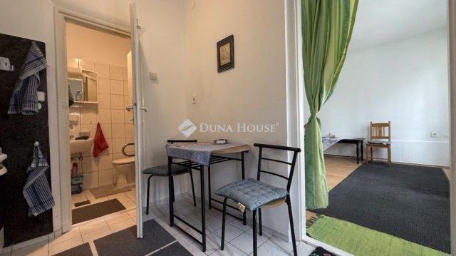 Eladó családi ház, Szombathelyen 24.5 M Ft, 1 szobás