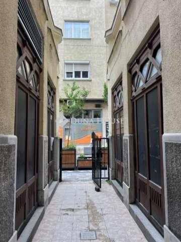 Eladó téglalakás, Budapesten, VI. kerületben 211.75 M Ft