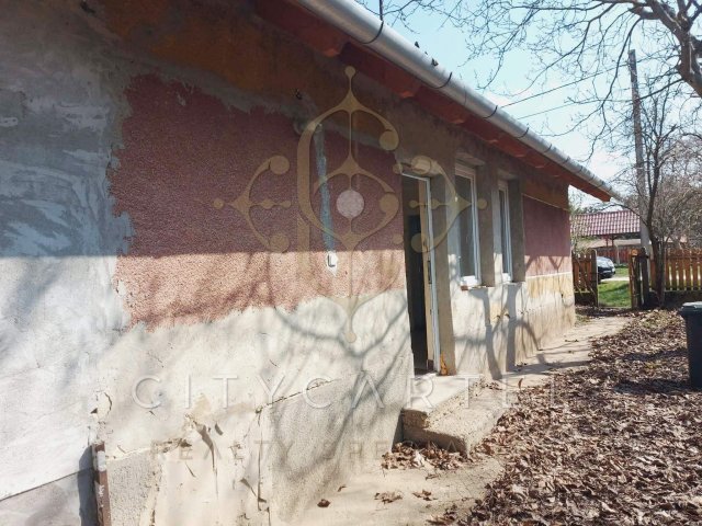 Eladó családi ház, Előszálláson 23 M Ft, 2 szobás