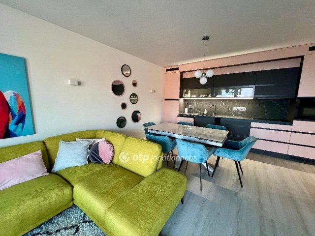 Eladó téglalakás, Balatonfüreden 220 M Ft, 3 szobás