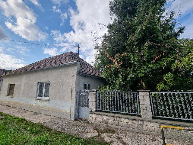 Eladó családi ház, Tarjánon 31.5 M Ft, 3 szobás