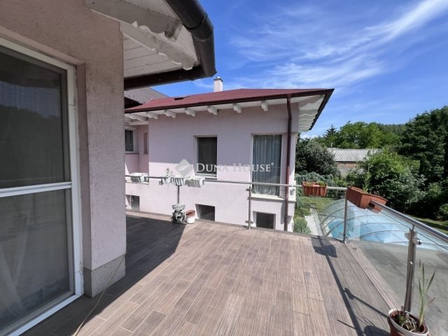 Eladó családi ház, Lábatlanon 116 M Ft, 7 szobás