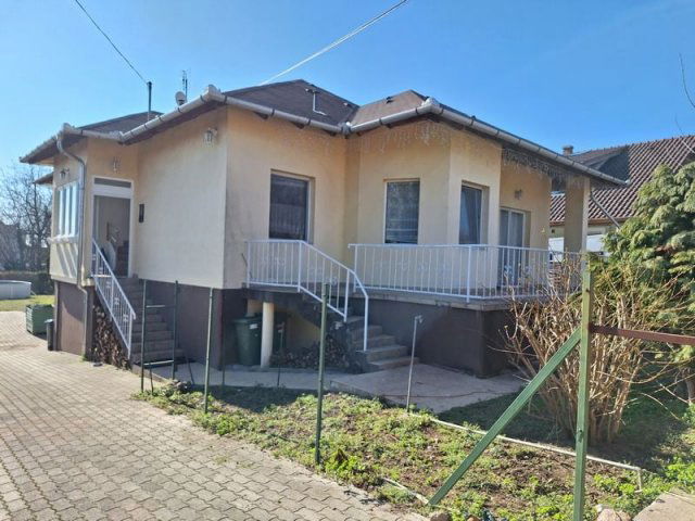 Eladó családi ház, Érden 129.9 M Ft, 5 szobás