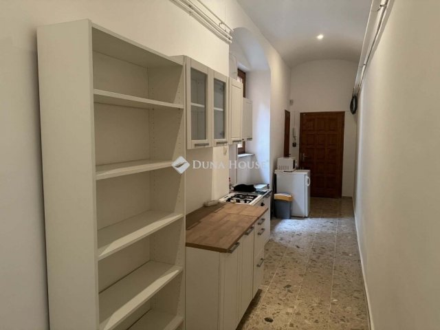 Eladó téglalakás, Pécsett 59.9 M Ft, 2 szobás