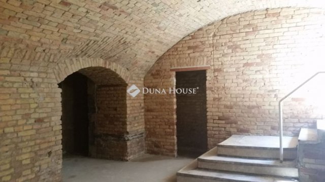 Eladó üzlethelyiség, Budapesten, VIII. kerületben 59.9 M Ft