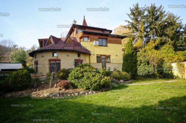 Eladó családi ház, Budapesten, III. kerületben 229.9 M Ft