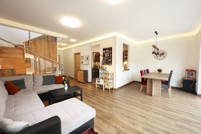 Eladó ikerház, Budapesten, XV. kerületben 275 M Ft, 6 szobás