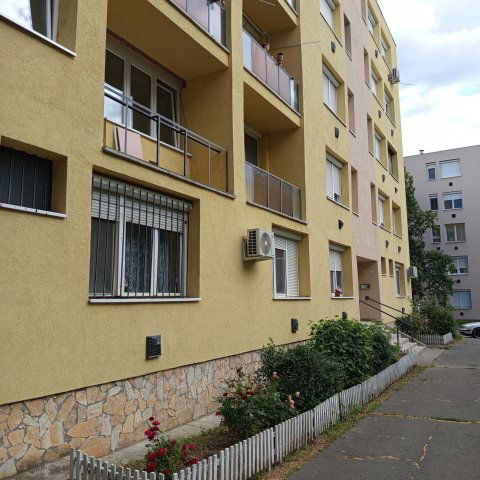 Eladó téglalakás, Szolnokon 18.5 M Ft, 1 szobás