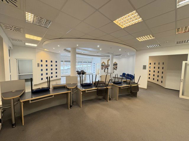 Kiadó iroda, Pécsett, Endresz György utcában 2390 E Ft / hó