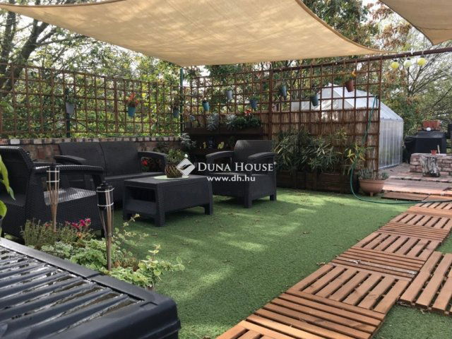 Eladó családi ház, Szigetszentmiklóson 310 M Ft, 9 szobás