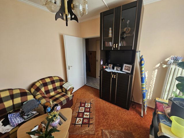 Eladó panellakás, Pécsett, József Attila utcában 43.5 M Ft