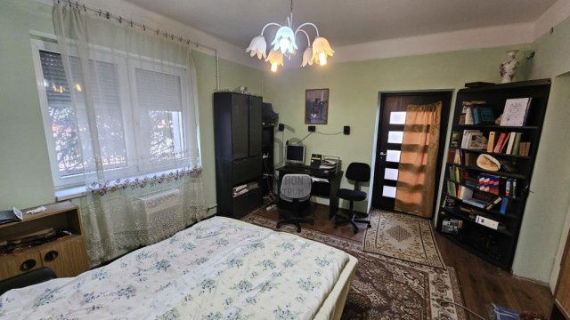Eladó családi ház, Szigetszentmiklóson 159.9 M Ft, 8 szobás