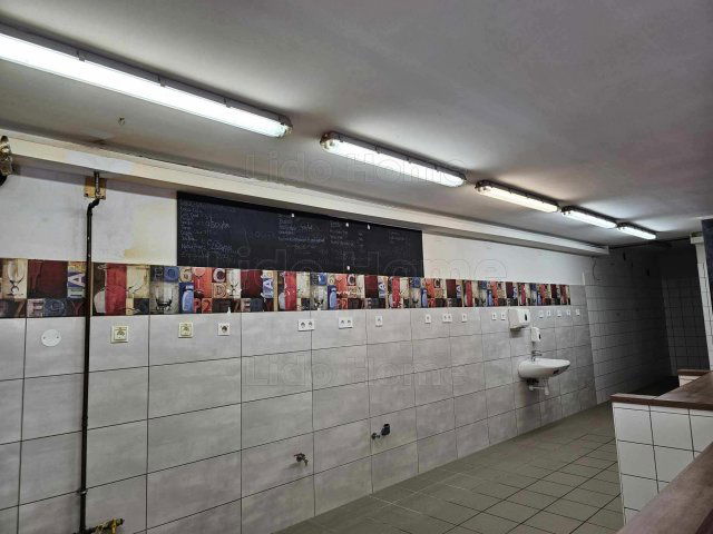 Eladó üzlethelyiség, Győrött 60 M Ft, 9 szobás