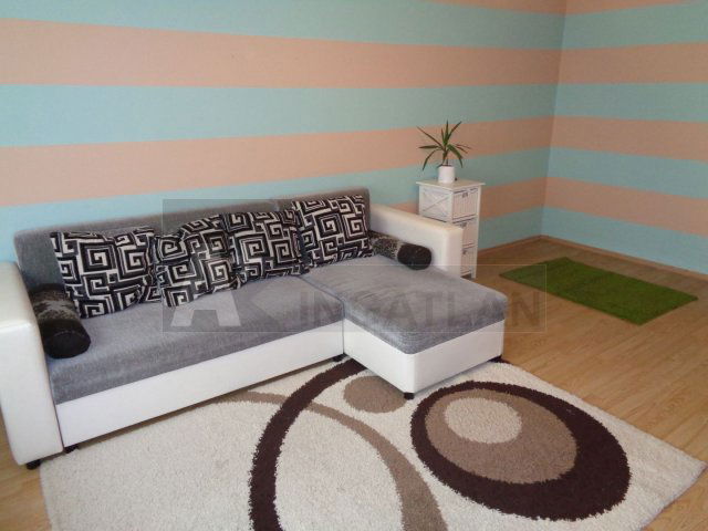 Kiadó panellakás, albérlet, Szegeden 150 E Ft / hó, 2 szobás