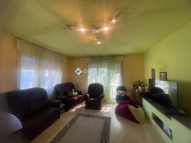 Eladó családi ház, Turán 62.5 M Ft, 6 szobás